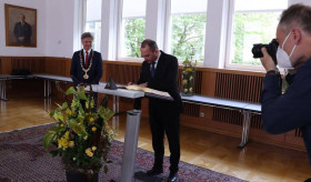 Treffen des Botschafters mit dem Oberbürgermeister der Stadt Karlsruhe, Dr. Frank Mentrup