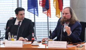Die Delegation unter der Leitung des Präsidenten der Nationalversammlung, Herrn Alen Simonyan, traf sich mit Herrn Anton Hofreiter, dem Vorsitzenden des Bundestagsausschusses für die Angelegenheiten der EU, und den Mitgliedern des Ausschusses