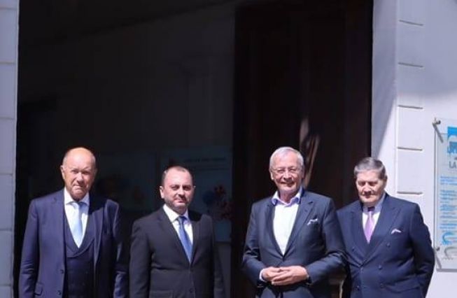 Դեսպանի հանդիպումը Կարլսրուհեի առևտրաարդյունաբերական պալատի նախագահ Վոլֆգանգ Գրենկեի հետ
