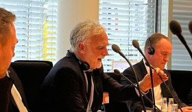 Ocampo hielt einen Vortrag im Bundestag
