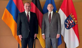 Treffen des Botschafters der Republik Armenien mit Herrn Manfred Pentz, dem hessischen Staatsminister für Internationale Zusammenarbeit und Europäische Angelegenheiten.