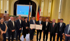 Partnerschaftsvertrag zwischen Armavir und Naumburg und Weihe eines armenischen Kreuzsteins