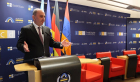 Botschafter Viktor Yengibaryan auf der Konferenz „Demokratie und Frieden 2025“ in Potsdam