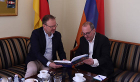 Treffen des Botschafters Viktor Yengibaryan mit dem neu gew&auml;hlten Vorsitzenden des Vereins &bdquo;NOAH&ldquo;, Michael Strauss