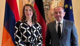 Treffen zwischen dem Botschafter der Republik Armenien, Viktor Yengibaryan, und der Gesch&auml;ftsf&uuml;hrerin des Reiner Lemoine Instituts, Prof. Dr. Kathrin Goldammer