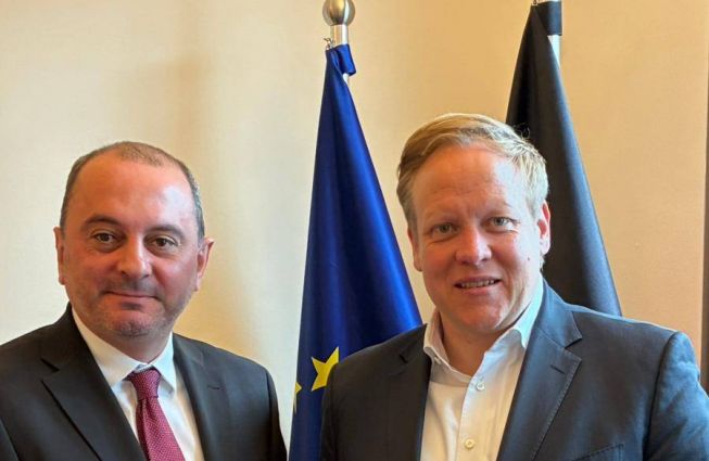 Botschafter Viktor Yengibaryan und Bundestagsabgeordneter Tilman Kuban er&ouml;rterten die Beziehungen zwischen Armenien und der Europ&auml;ischen Union